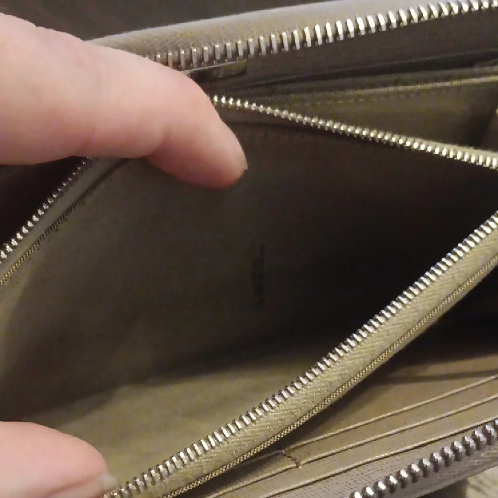 Fendi Full Zip Around Tan Women's Wallet (EUC) - Picture 10 of 13